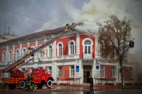 Война, 7 апреля. Атака на Черниговщину, более десятка пострадавших. Удар по автобусу в Никополе — есть погибшие. Четвертый по величине НПЗ в РФ остановил работу из-за дронов