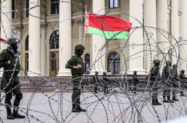 «Здзелка згарэла». Аўтар кнігі «Аўтарытарызм пад пагрозай» пералічыў падставы для аптымізму наконт будучыні Беларусі